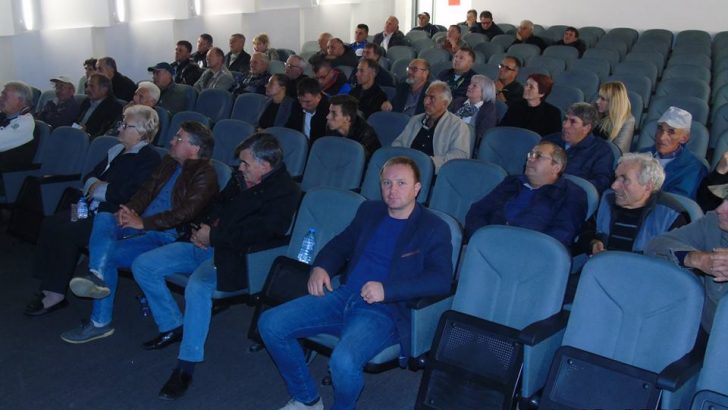 Во организација на „ЕКО КАМ МЕД“ се одржа предавање за пчеларите од општина Македонска Каменица
